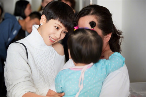 海清代言小水滴基金,聯(lián)合愛心企業(yè)詩尼曼助力公益 海清代言小水滴基金,聯(lián)合愛心企業(yè)詩尼曼助力公益