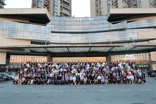 1金意陶現代仿古新趨勢設計師峰會暨KITO2018新品發布會在佛山舉行 1金意陶現代仿古新趨勢設計師峰會暨KITO2018新品發布會在佛山舉行