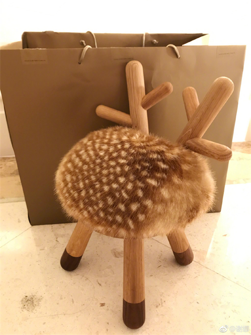 網友發來呼喚:娜姐你家的地板該換了! 網友發來呼喚:娜姐你家的地板該換了!