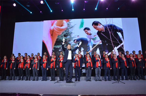 老板獎(jiǎng)390萬(wàn)員工捐69萬(wàn),大自然家居員工大會(huì)燃爆了 老板獎(jiǎng)390萬(wàn)員工捐69萬(wàn),大自然家居員工大會(huì)燃爆了