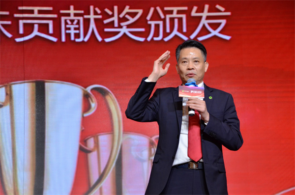 老板獎(jiǎng)390萬(wàn)員工捐69萬(wàn),大自然家居員工大會(huì)燃爆了 老板獎(jiǎng)390萬(wàn)員工捐69萬(wàn),大自然家居員工大會(huì)燃爆了