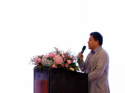 在消費(fèi)升級(jí)的大背景下,在美學(xué)消費(fèi)意識(shí)覺(jué)醒的大趨勢(shì)下,地板行業(yè)有這樣一位先行者——書香門地,以時(shí)尚的設(shè)計(jì)和理念引領(lǐng)市場(chǎng),在產(chǎn)品定位上,始終走高端價(jià)值鏈的方式,倡導(dǎo)“美能增值”的核心消費(fèi)理念,開(kāi)創(chuàng)“美學(xué)”地板先河,順應(yīng)了消費(fèi)需求發(fā)展的趨勢(shì),彌補(bǔ)了國(guó)內(nèi)高端市場(chǎng)的空白。2018年書香門地“聚勢(shì)·創(chuàng)變·領(lǐng)航”的新征程已經(jīng)開(kāi)啟! 在消費(fèi)升級(jí)的大背景下,在美學(xué)消費(fèi)意識(shí)覺(jué)醒的大趨勢(shì)下,地板行業(yè)有這樣一位先行者——書香門地,以時(shí)尚的設(shè)計(jì)和理念引領(lǐng)市場(chǎng),在產(chǎn)品定位上,始終走高端價(jià)值鏈的方式,倡導(dǎo)“美能增值”的核心消費(fèi)理念,開(kāi)創(chuàng)“美學(xué)”地板先河,順應(yīng)了消費(fèi)需求發(fā)展的趨勢(shì),彌補(bǔ)了國(guó)內(nèi)高端市場(chǎng)的空白。2018年書香門地“聚勢(shì)·創(chuàng)變·領(lǐng)航”的新征程已經(jīng)開(kāi)啟!