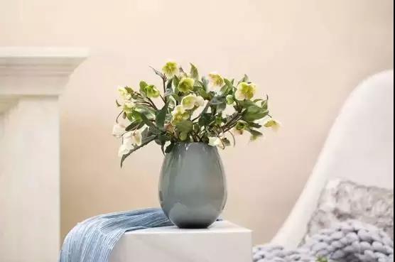 藍色是天空的色彩 他是有生命的 在我們的設(shè)計里 經(jīng)常會用到各種藍 你想象一下 家中擁有那抹藍 就像擁有了一片天空 藍色是天空的色彩 他是有生命的 在我們的設(shè)計里 經(jīng)常會用到各種藍 你想象一下 家中擁有那抹藍 就像擁有了一片天空