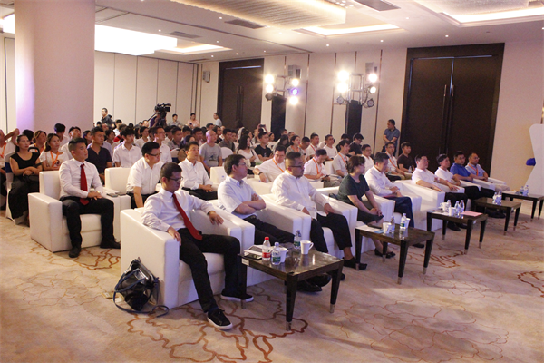 大自然木門攜手黃書恒大師,詮釋懂你的“心門” 大自然木門攜手黃書恒大師,詮釋懂你的“心門”