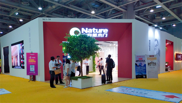 大自然木門攜手黃書恒大師,詮釋懂你的“心門” 大自然木門攜手黃書恒大師,詮釋懂你的“心門”