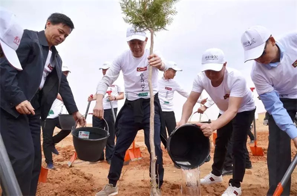 大自然家居榮獲“民族品牌,中國力量”稱號 大自然家居榮獲“民族品牌,中國力量”稱號