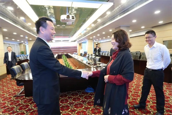 格力與索菲亞攜手打造智慧家居 格力與索菲亞攜手打造智慧家居