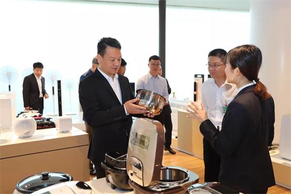 格力與索菲亞攜手打造智慧家居 格力與索菲亞攜手打造智慧家居