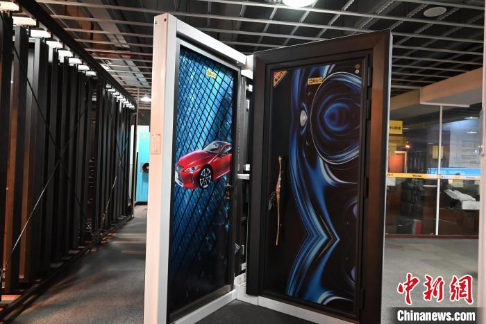 年輕人偏愛“定制打印門”:讓門變成一道風景