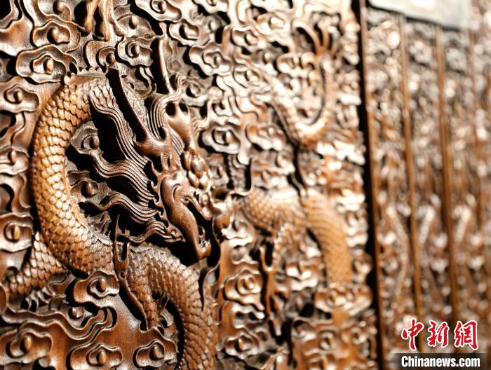 圖為青海永錄民俗博物館內(nèi)珍藏的中式家具細(xì)節(jié)展示。 薛蒂 攝 圖為青海永錄民俗博物館內(nèi)珍藏的中式家具細(xì)節(jié)展示。 薛蒂 攝